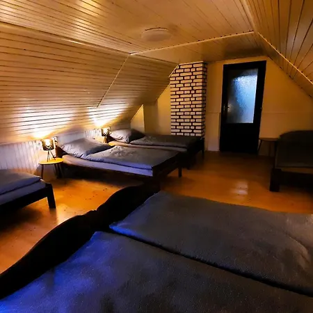 別荘 Medzihradmi *