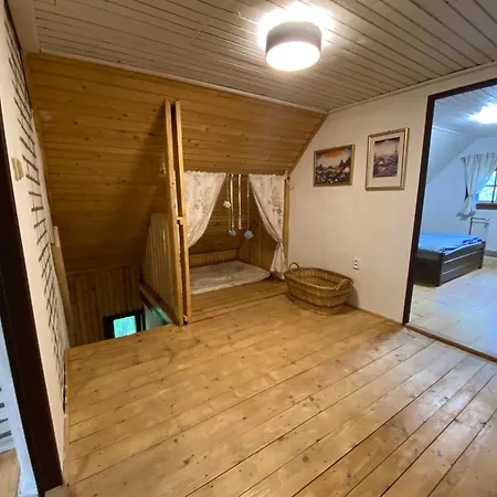 Medzihradmi Nyaraló *